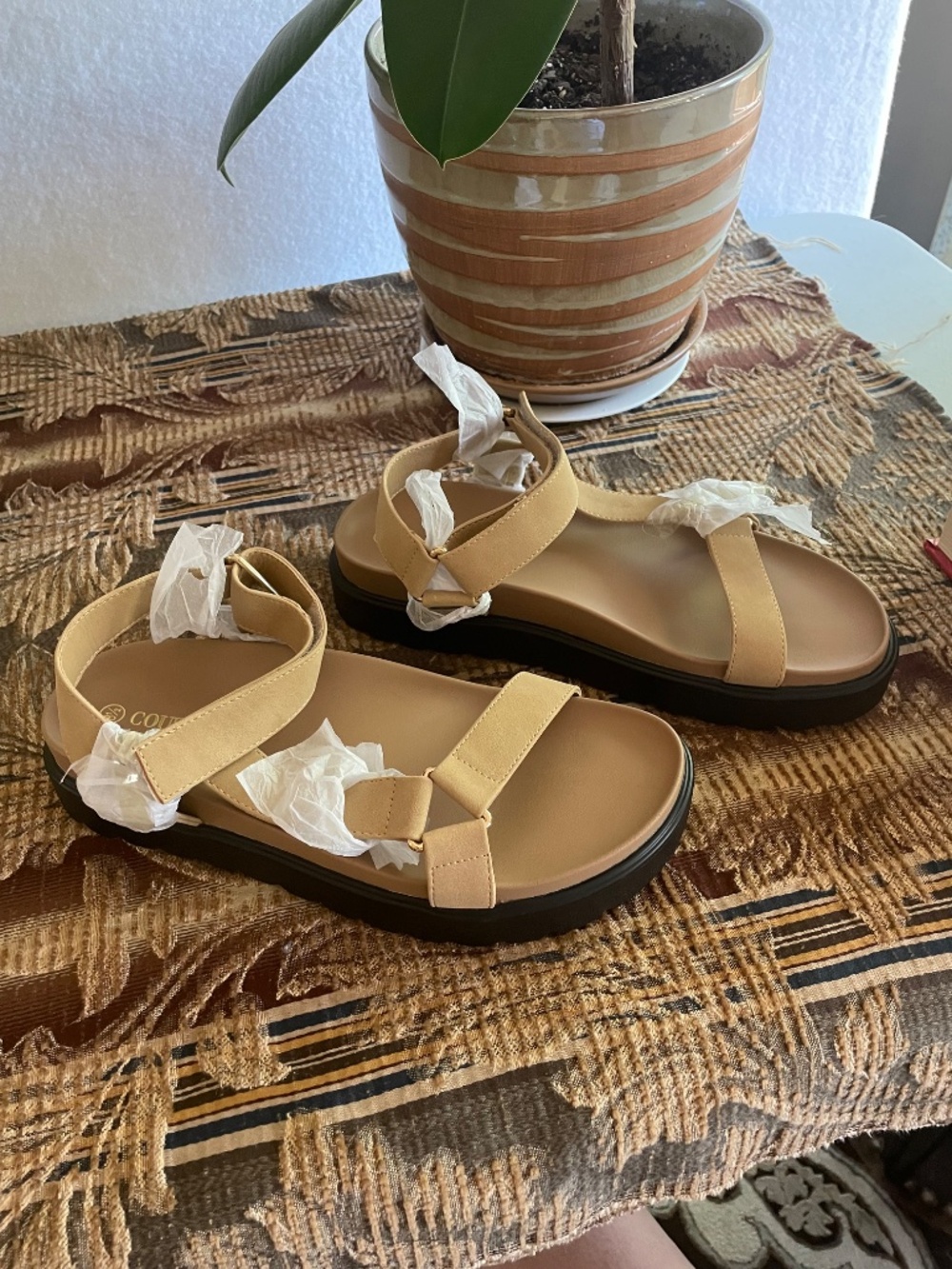 NWT Coutgo Tan Ankle Strap Platform Vegan/Faux Leather Sandals - size 8.5 - Picture 5 of 8